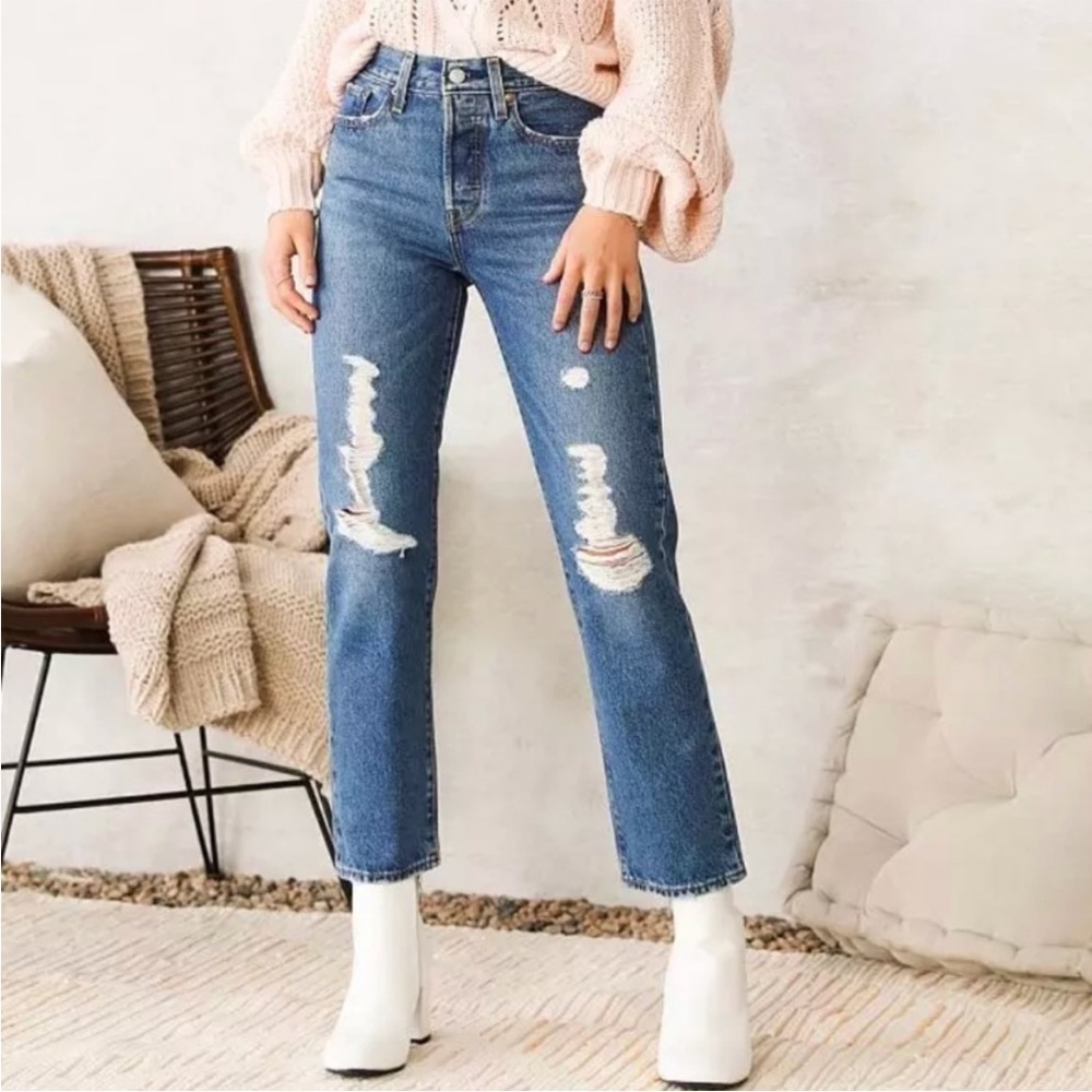 NWT Levi’s Wedgie Straight Ripped High Rise Jean in Oxnard Drive